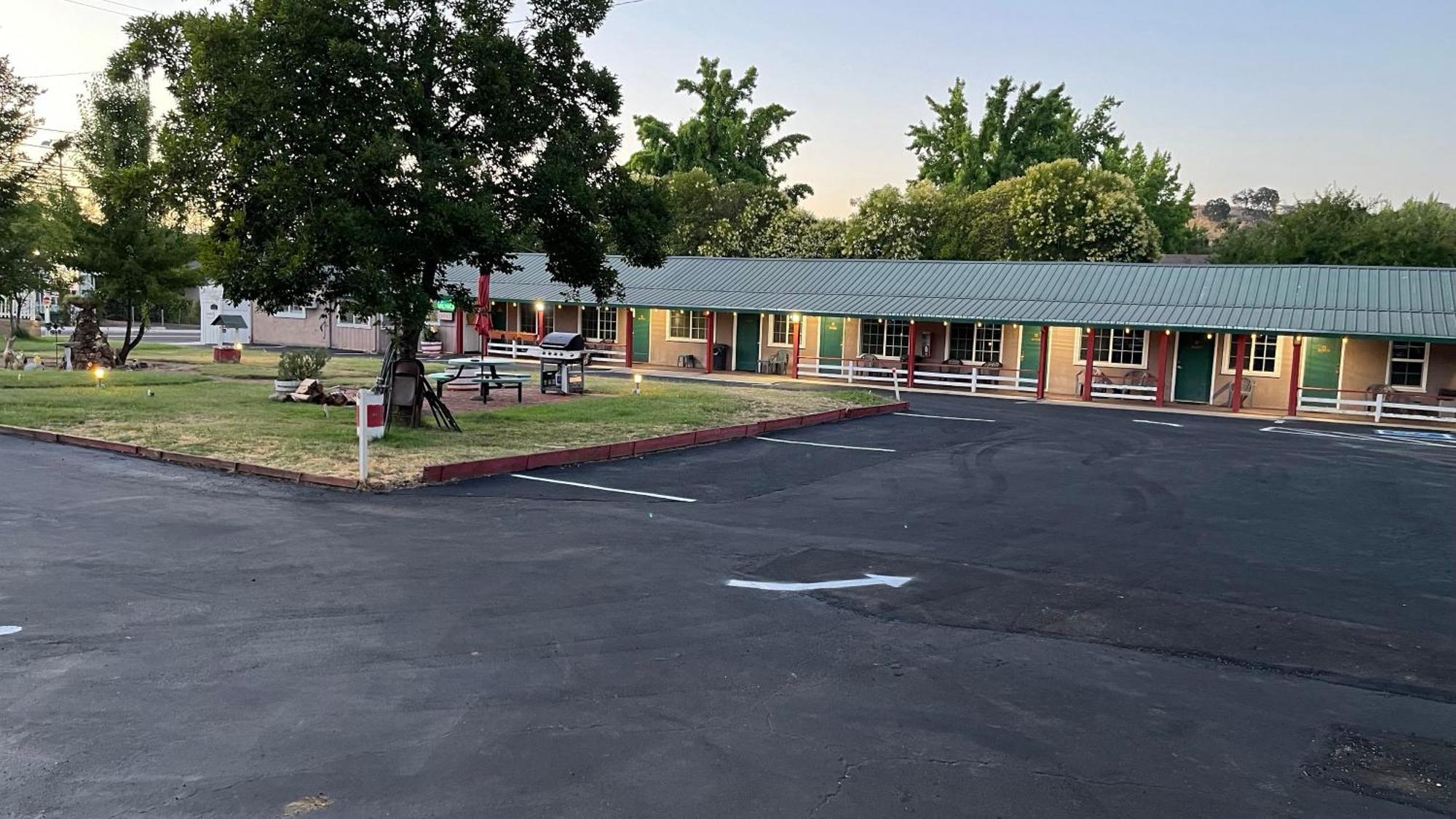 Jumping Frog Motel Angels Camp Exterior photo