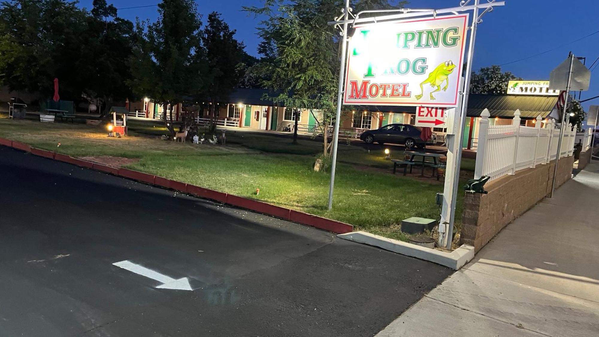 Jumping Frog Motel Angels Camp Exterior photo